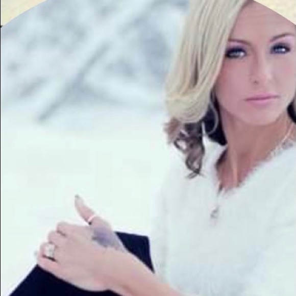 Meet your Posher, Ruby - Picture 3 of 3